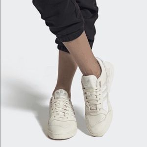 New Adidas A.R. Trainer white Sneaker